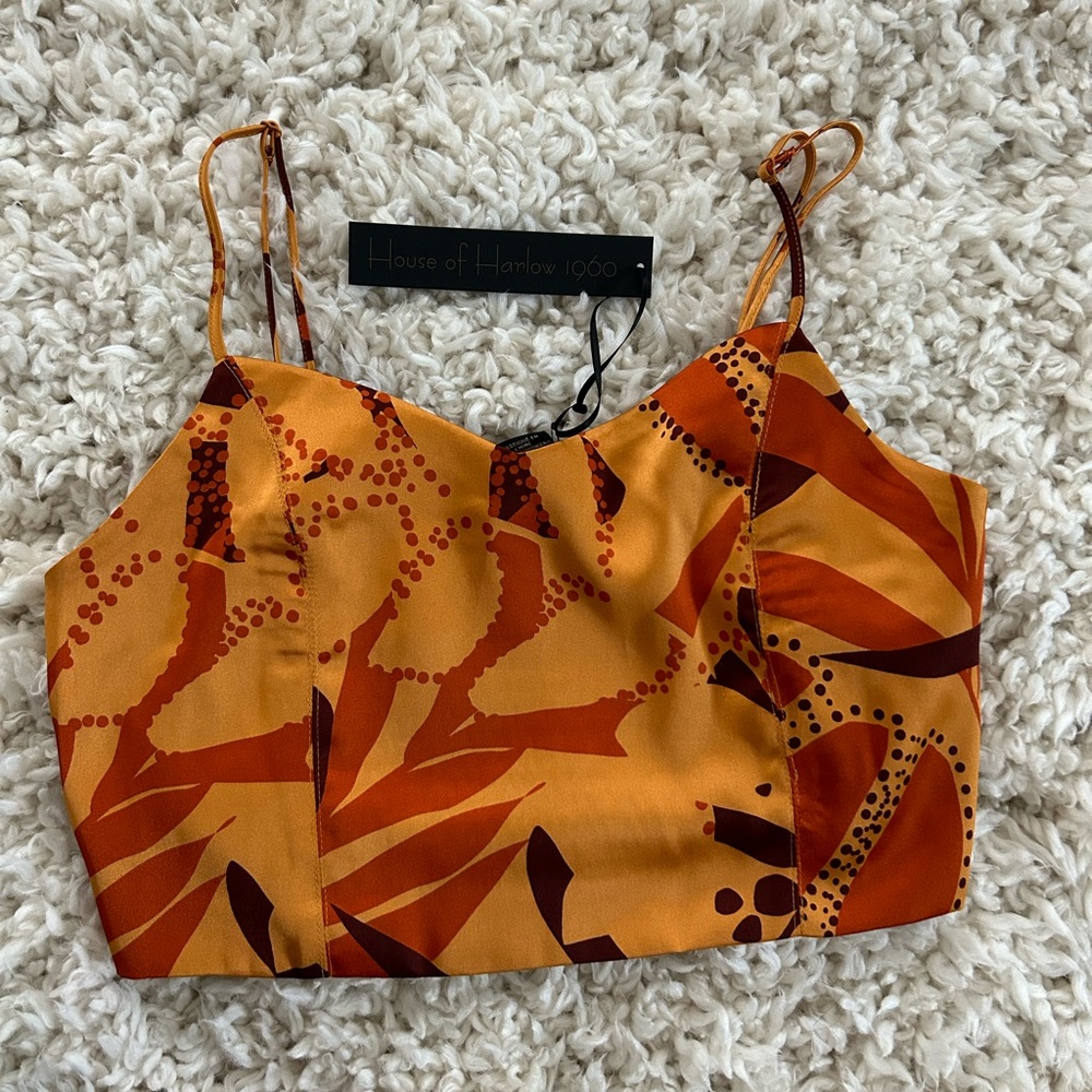NWT HOUSE OF HARLOW TOP🌿
